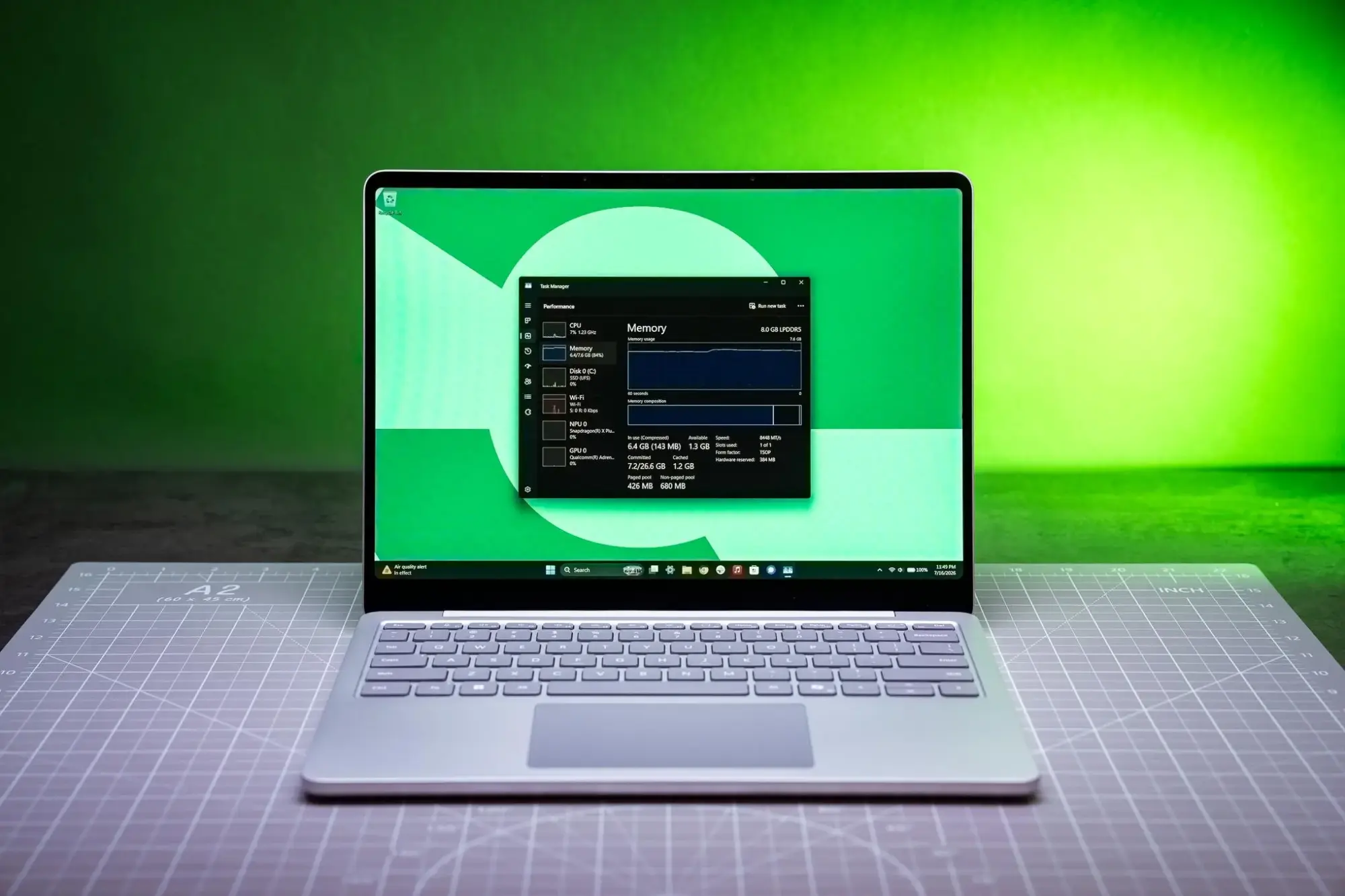 8 GB RAM Windows 11’e yetmedi! Surface donmaya başladı
