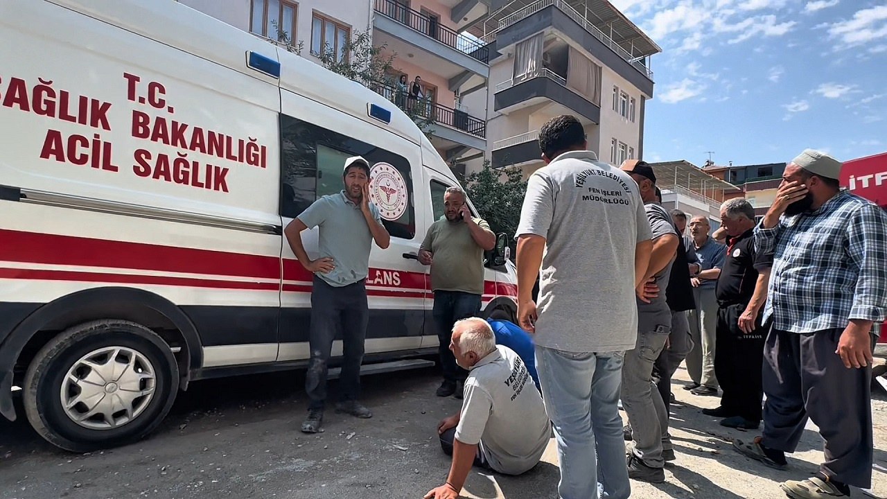 İş makinesinin altında kalan işçi öldü: Mesai arkadaşlarının gözyaşları sel oldu